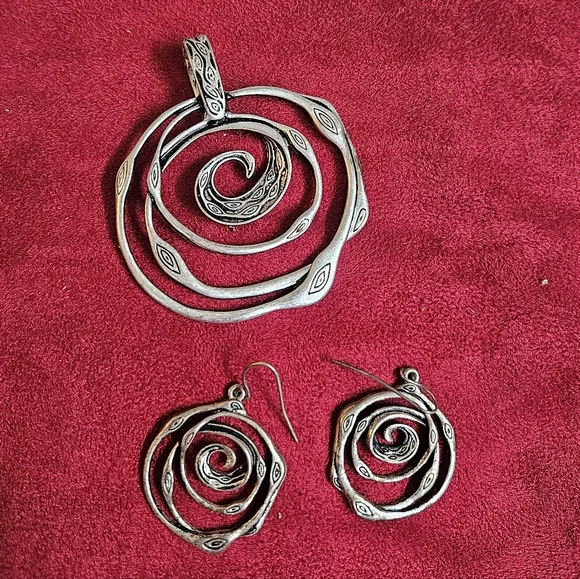 Premier Designs Silver Spiral Necklace Set - Picture 1 of 2